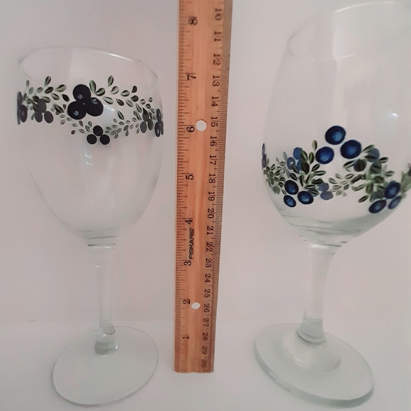Hand Painted Blueberry Fruits Wine Glasses - Picture 6 of 6